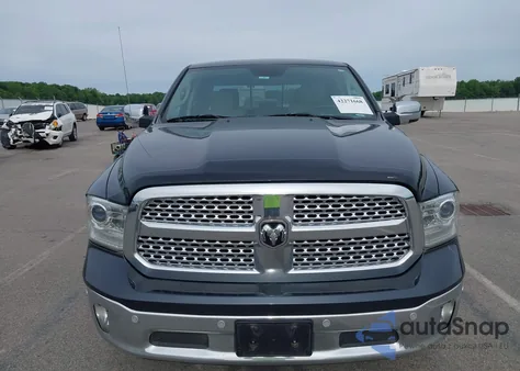 2017 Ram 1500 Laramie 4X4 5'7 Box z USA, uszkodzony, nr VIN 1C6RR7NT6HS842938